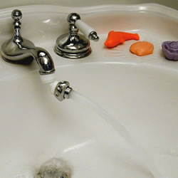 Amazing Acrobatic Bathroom Swivel Aerator & Faucet Fountain